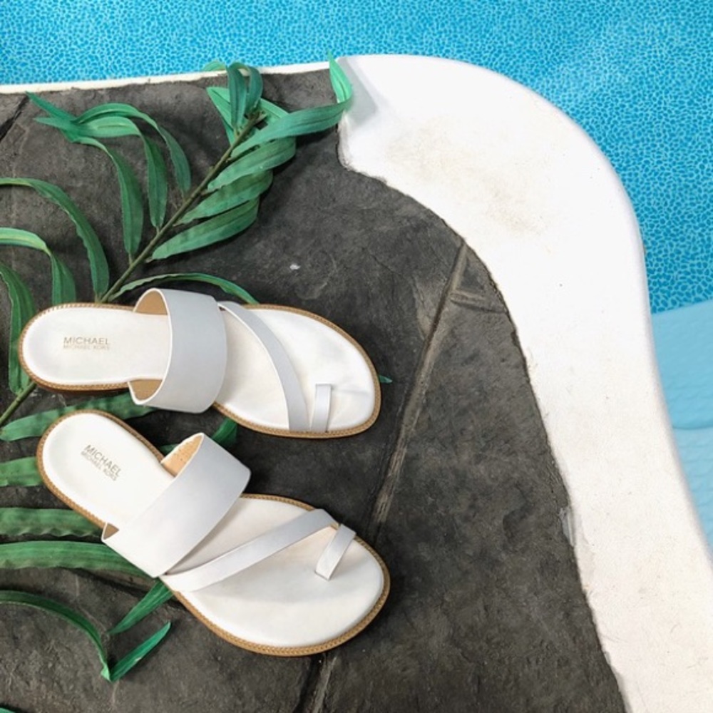 RARE VINTAGE! BRAND NEW/NIB Michael Kors Sonya Flat Toe Ring Sandal 8M/38 WHITE